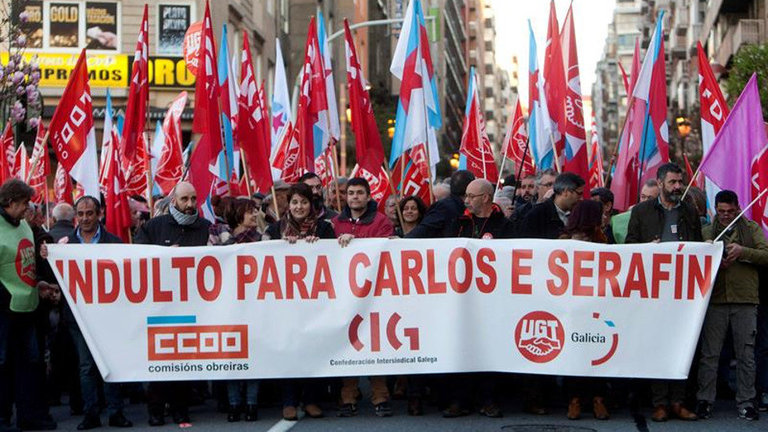 Manifestación en Vigo para pedir o indulto de Carlos Rivas e Serafín Rodríguez. SALVADOR SAS (EFE)