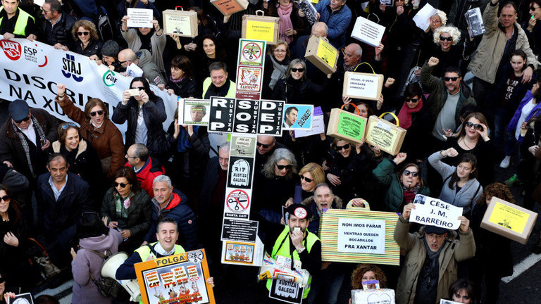 Manifestación convocada por los funcionarios de la Administración de Justicia de Galicia. XOÁN REY (EFE)