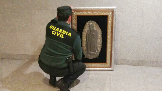 Cadro, coa Virxe da Guadalupe gravada en prata, que foi roubado na Lama. GARDA CIVIL