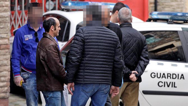 La Guardia Civil ha registrado dos viviendas habituales del arrestado por el crimen de Navia, J.L.O. ALBERTO MORANTE (EFE)