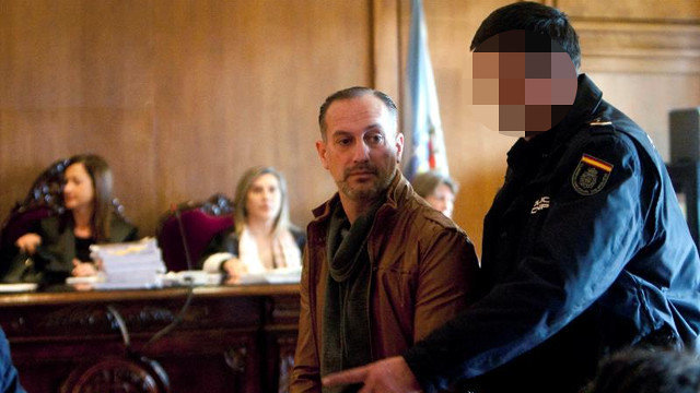 El acusado de intentar matar a su pareja, durante el juicio. SALVADOR SAS (EFE)