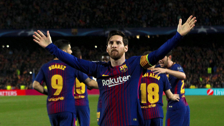 Messi celebra el tercer gol del equipo blaugrana. ENRIC FONTCUBERTA (EFE)
