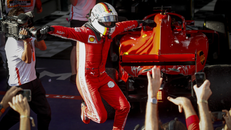 Sebastian Vettel celebra su victoria en la primera carrera del año. DIEGO AZUBEL-EFE