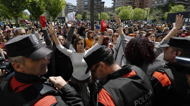 Protesta ante la Audiencia de Navarra. VILLAR LÓPEZ (EFE)