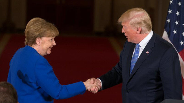 Angela Merkel y Donald Trump. MICHAEL REYNOLDS (EFE)
