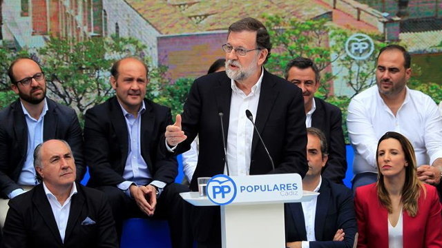 Mariano Rajoy, durante la clausura del acto con candidatos municipales del PP de la provincia de Cádiz. EFE
