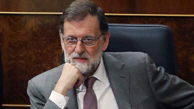 Mariano Rajoy, durante la sesión de control de la oposición en un pleno marcado por la moción de censura presentada por el PSOE. BALLESTEROS