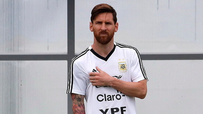 Messi, durante un entrenamiento en Rusia. ALBERTO ESTÉVEZ (EFE)