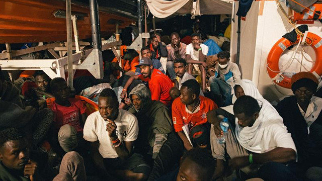 Inmigrantes a bordo del Lifeline. FELIX WEISS