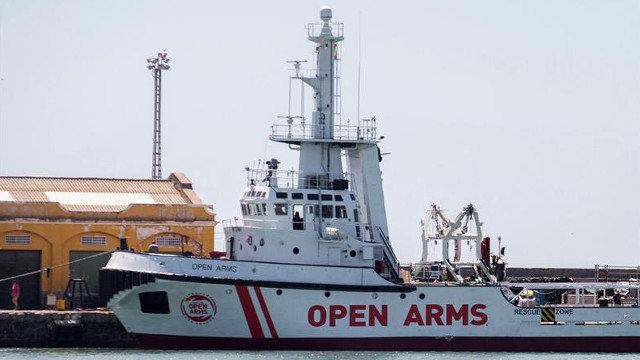 El buque de rescate humanitario Proactiva Open Arms. DOMENECH CASTELLÓ (EFE)