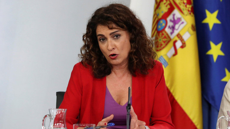 La ministra de Hacienda, María Jesús Montero, en la rueda de prensa posterior al consejo de ministros. EFE