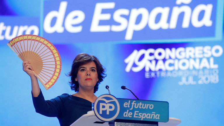 La candidata a la Presidencia del PP, Soraya Sáenz de Santamaría, durante su intervención hoy en el XIX Congreso del partido. JUAN CARLOS HIDALGO (EFE)