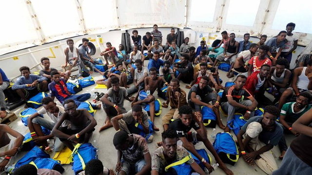 Varias de las personas rescatadas a bordo del Aquarius. SOS MEDITERRANEE