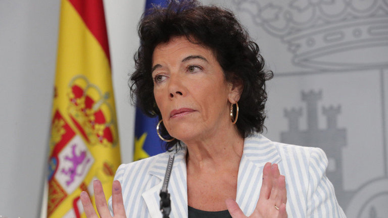 La portavoz del Gobierno, Isabel Celaá, durante la rueda de prensa posterior a la reunión del Consejo de Ministros. ZIPI (EFE)