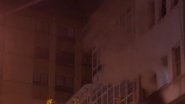 Incendio en el edificio de la zona de Orzán. TVG