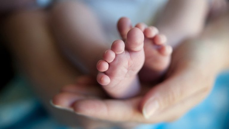 Los pies de un bebé.AEP