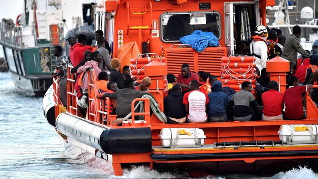 Llegada al puerto de Almería de 99 personas rescatadas por Salvamento Marítimo. CARLOS BARBA