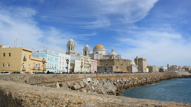 Cádiz es una de las múltiples posibilidades que puedes elegir para viajar por España