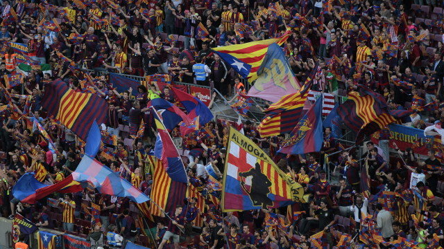 Seareiros do FC Barcelona nas bancadas do Camp Nou. EFE