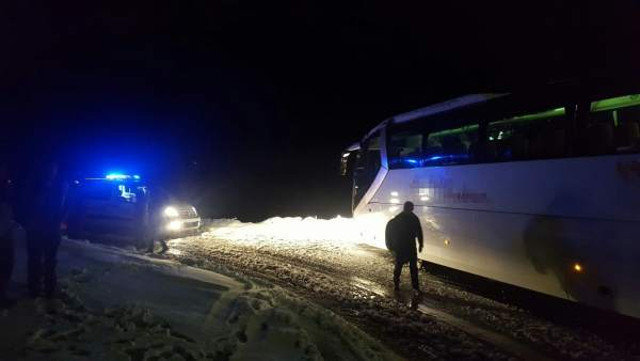 Autobús atrapado en Pedrafita. GARDA CIVIL LUGO