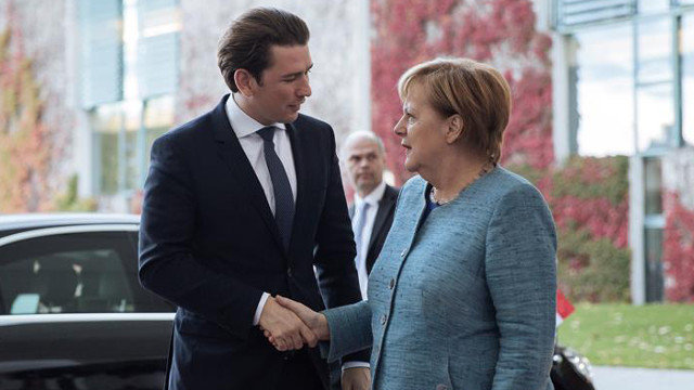 Kurz y Merkel, en Berlín. KAMIL ZIHNIOGLU