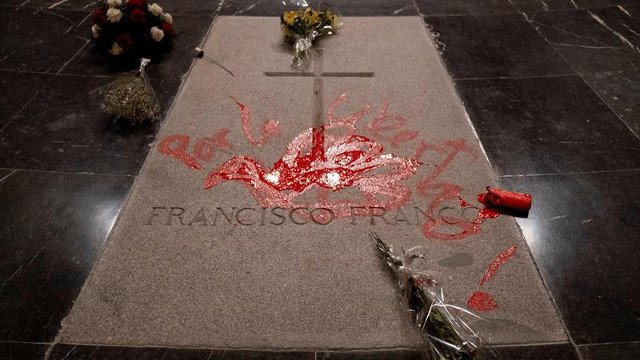 La pintura de Enrique Tenreiro en la tumba de Franco. PEDRO ARMESTRE