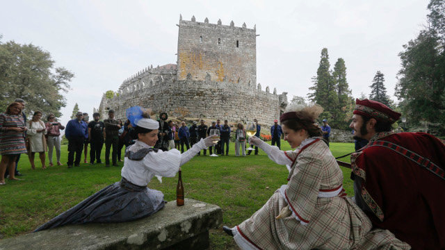 Recreación medieval en el castillo de Soutomaior. GONZALO GARCÍA