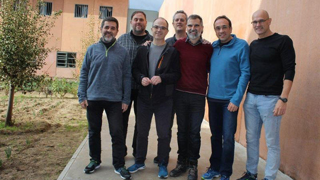 Los siete dirigentes independentistas encarcelados en Lledoners Jordi Sànchez, Oriol Junqueras, Jordi Turull, Joaquim Forn, Jordi Cuixart, Josep Rull y Raül Romeva. TWITTER (ÓMNIUM CULTURAL)