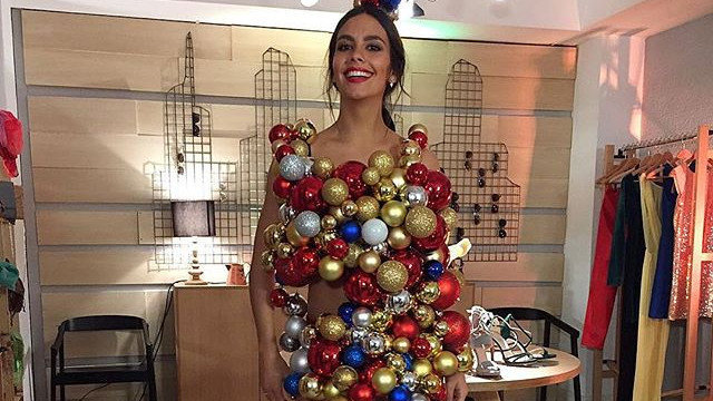 Cristina Pedroche posa en 'bolas' para celebrar la navidad. INSTAGRAM