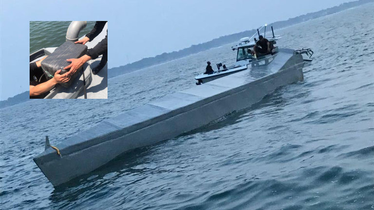 Submarino incautado en aguas de Sudamérica y detalle de la droga hallada en su interior. CEDIDAS