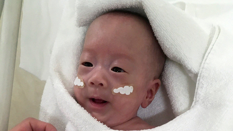El bebé más pequeño del mundo en sobrevivir a un parto prematuro es japonés. TAKESHI ARIMITSU (EFE)