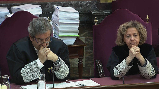 El fiscal Javier Zaragoza, junto a Consuelo Madrigal, en una jornada del juicio del procés en mayo. EFE