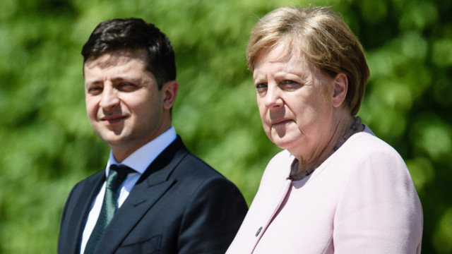 A chanceler alemá, Angela Merkel  e o presidente de Ucraína, Volodymyr Zelensky. EFE