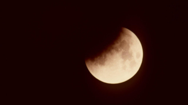 Eclipse de lúa. J.VÁZQUEZ