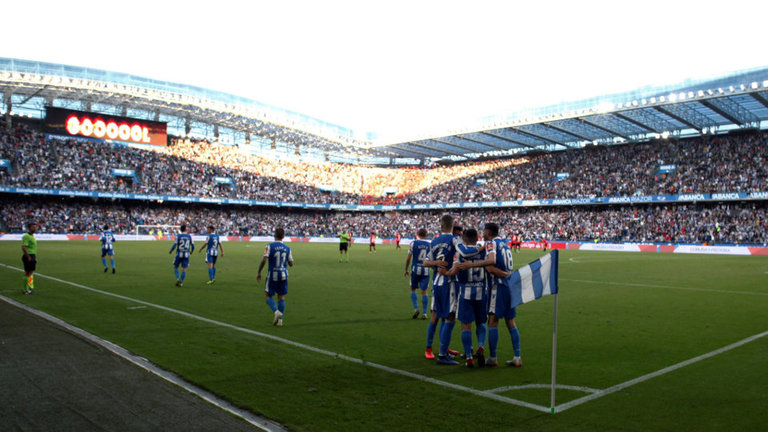 Los jugadores del Deportivo celebran el primer tanto ante el Mallorca.CABALAR (Efe)