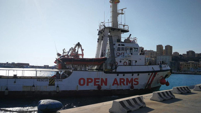 O barco de Open Arms no Porto Empedocle, en Sicilia. CONCETTA RIZZO (EFE)
