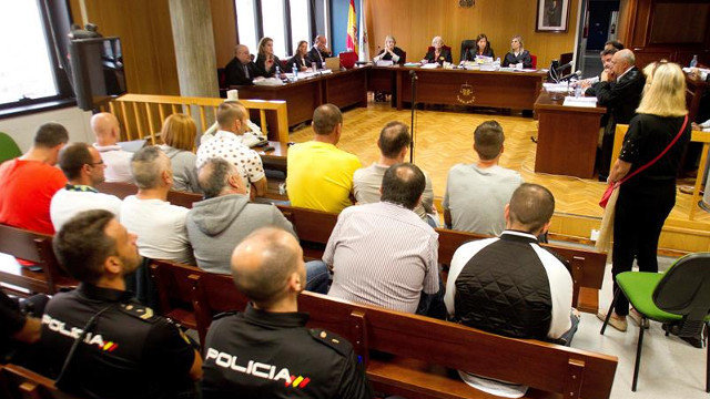 Vista do xuízo contra os doce acusados de integrar unha organización que en 2017 intentou introducir en Galicia 60 quilos de heroína. SALVADOR SAS (EFE)