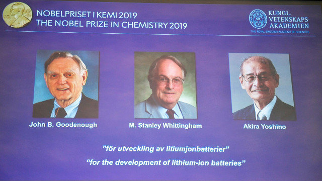 John B. Goodenough, M. Stanley Whittingham, and Akira Yoshino, premiados co Nobel de Química. EFE