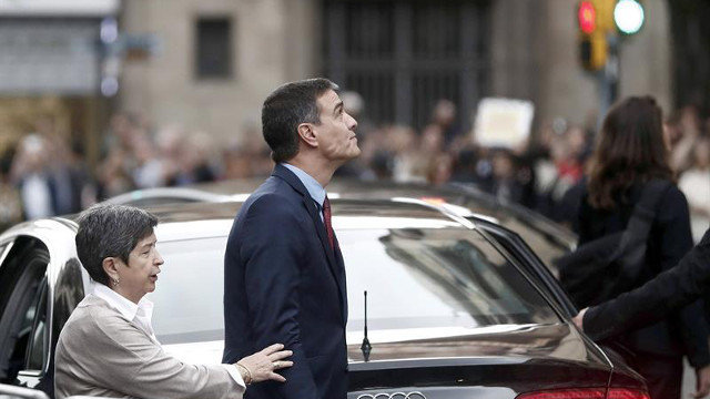 Sánchez visita la Jefatura de Policía de Barcelona. JESÚS DIGES