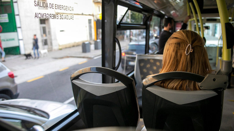 Unha muller nun autobús. EP
