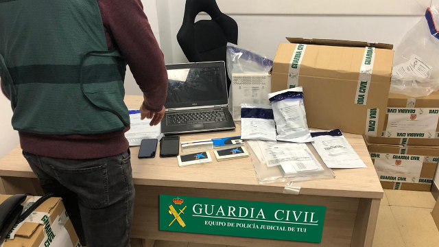 La Guardia Civil desatircula en Lleida una banda que clonaba tarjetas de crédito.GC