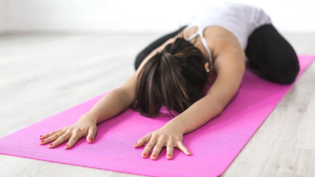 El yoga es una de las actividades que se pueden desarrollar en casa. PIXABAY
