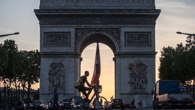 Vista del Arco del Triunfo, en París. MOHAMMED BADRA (Efe)
