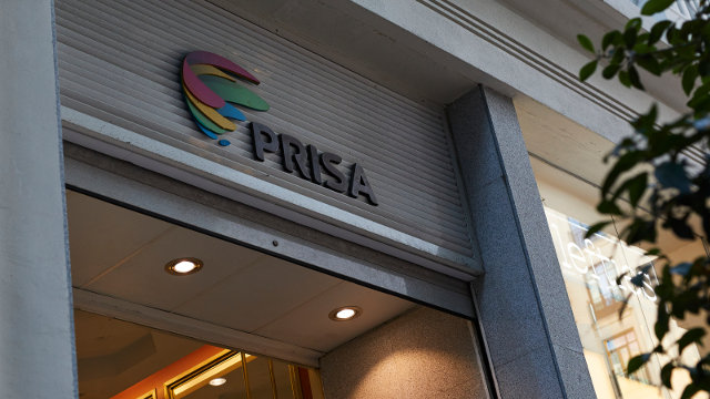 Logo de Prisa en sus instalaciones en la Gran Vía madrileña. EP