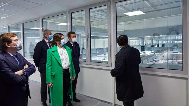 Almeida, Escudero, Ayuso y Casado visitan las instalaciones del en el día de su inauguración.(Efe)