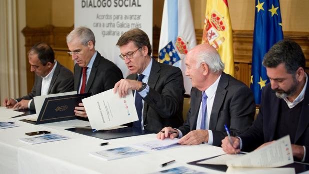 Firma del acuerdo entre Xunta, sindicatos y patronal. XUNTA