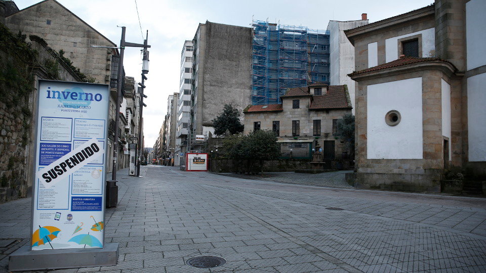 Calle vacía en Pontevedra. JAVIER CERVERA