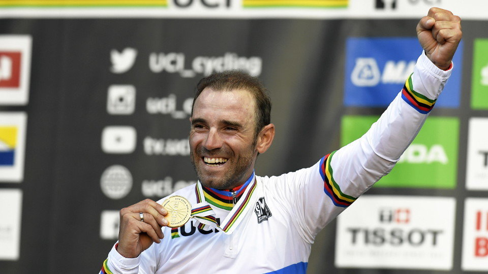 Alejandro Valverde feliz en el pódium del Campeonato del Mundo. CHRISTIAN BRUNA