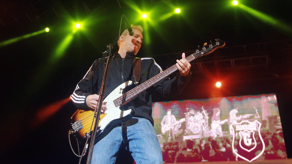 David Summers durante o concerto de Hombres G en Lugo. VICTORIA RODRÍGUEZ