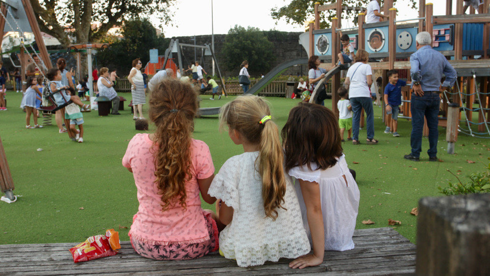 Nenos nun parque infantil de Pontevedra. ADP